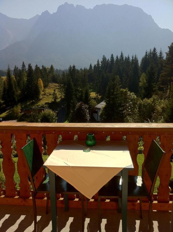 Baeckeralm - B&B 16 + Mittenwald Ruang foto